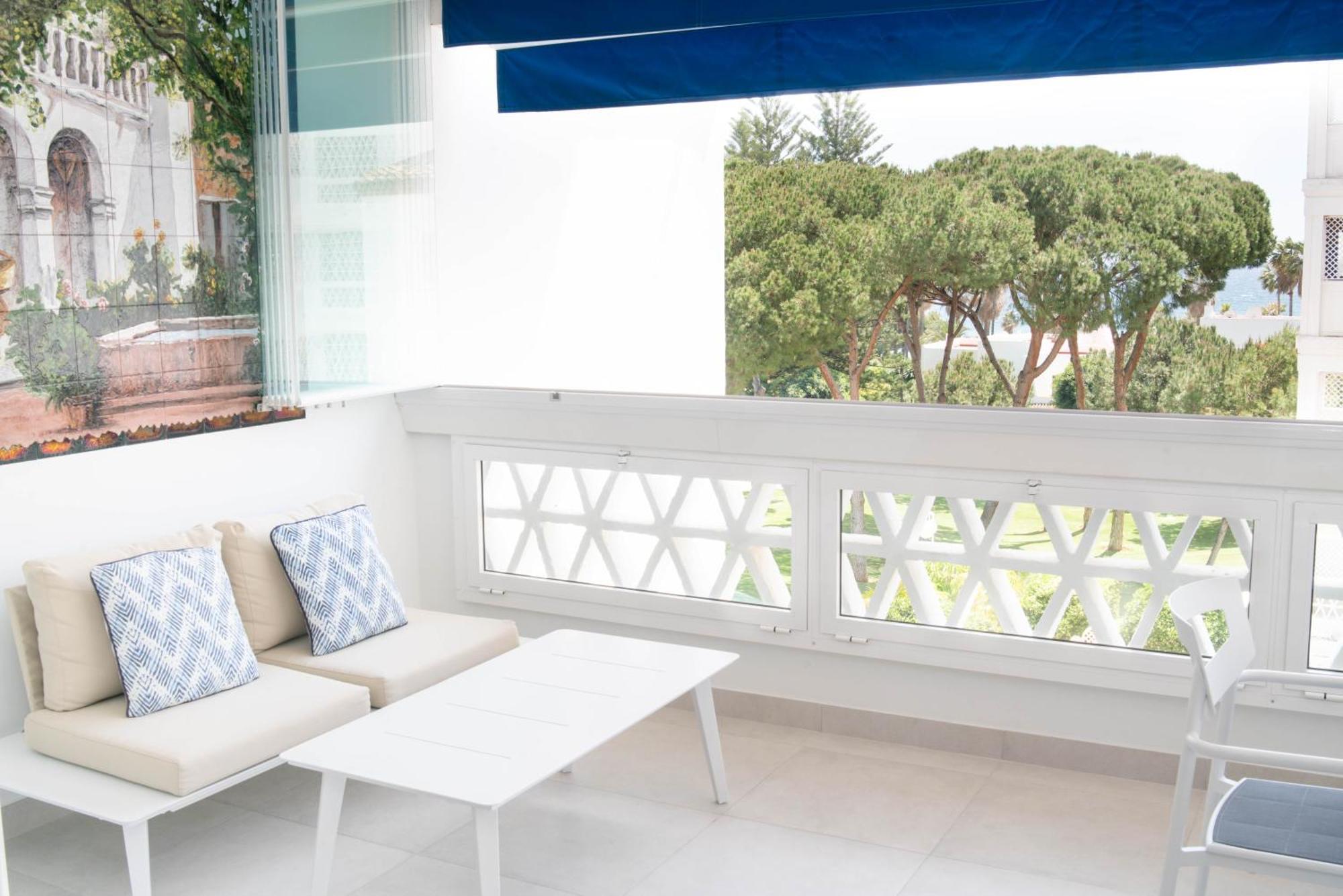 Modern 2 Bedroom Apartment, With Sea Views, In Playas Del Duque - Puerto Banus Appartamento Marbella