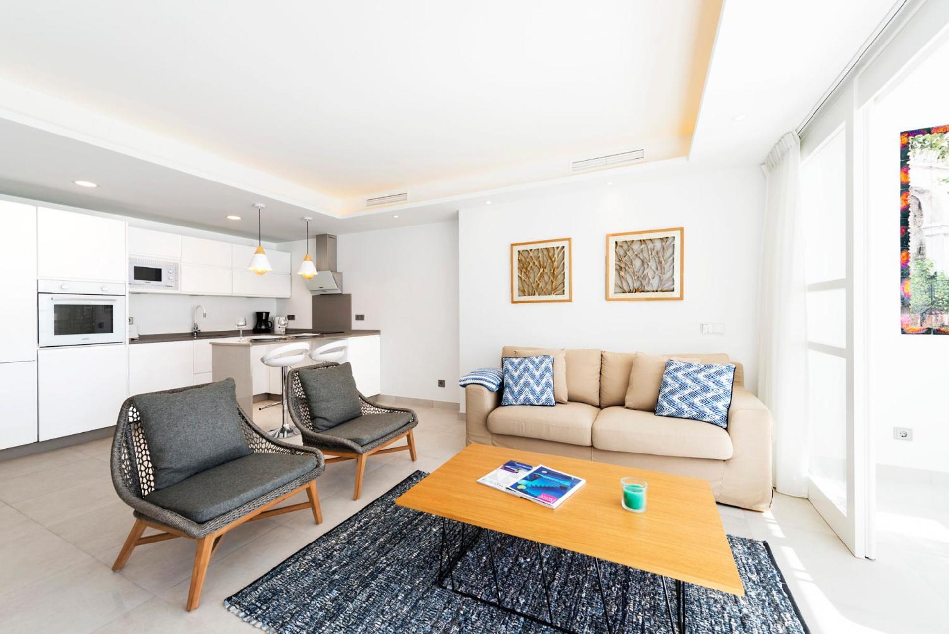 Modern 2 Bedroom Apartment, With Sea Views, In Playas Del Duque - Puerto Banus Appartamento